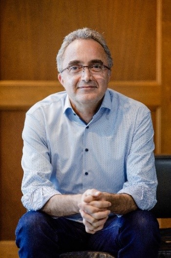 Professor Hamid Hosano